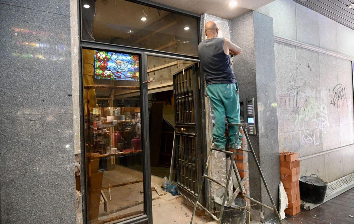 Un andamio de una obra en un edificio en el centro de Pontevedra. | // RAFA VÁZQUEZ