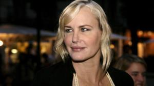 B13. BARCELONA, 07/06/2010.- La actriz norteamericana Daryl Hannah saltó a la fama en 1984 con su interpretación de una sirena en la comedia 1,2,3 Splash y protagonizó numerosas producciones de Hollywood en los años 80. Ahora, además del cine, la artista se dedica a la causa ecologista y participa en el Festival de Cine de Medio Ambiente que se celebra en al ciudad condal.EFE/Xavier Bertral