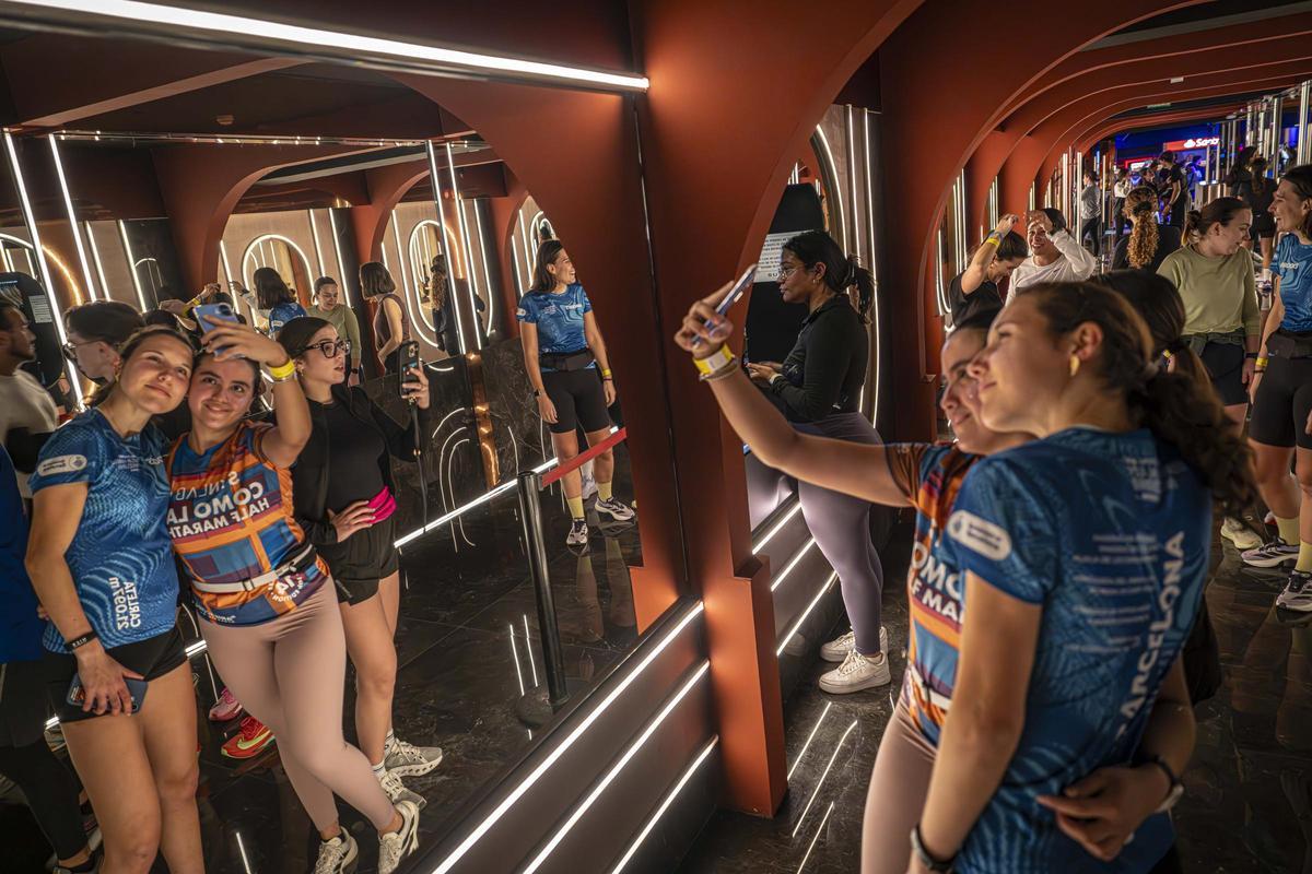 Así es la noche más runner de Barcelona: 900 corredores de marcha (literal) en la discoteca Sutton