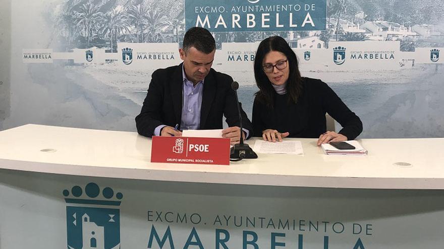 Los ediles socialistas José Bernal e Isabel Pérez.