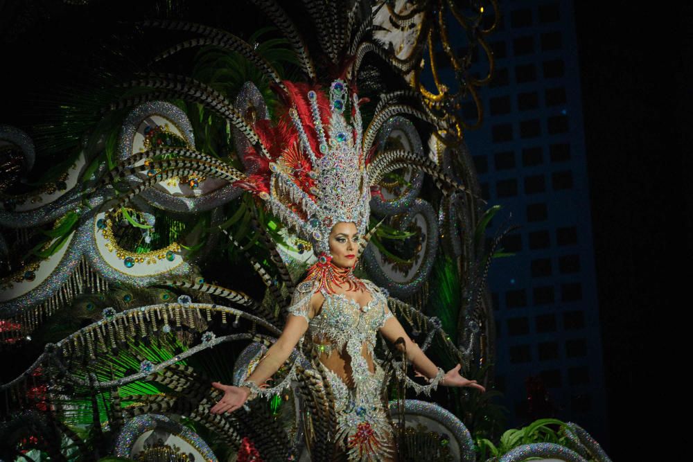 Candidatas durante la Gala de Elección a Reina del Carnaval de Santa Cruz