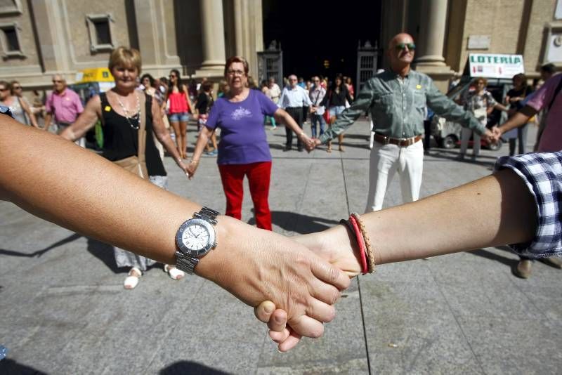 Fotogalería de la cadena humana  organizada por AFEDAZ