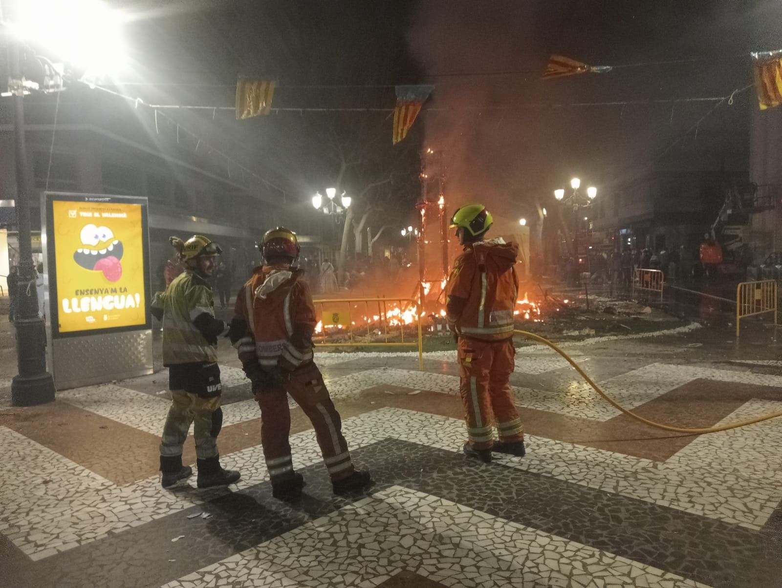 Las imágenes de la 'cremà' de las Fallas de Gandia