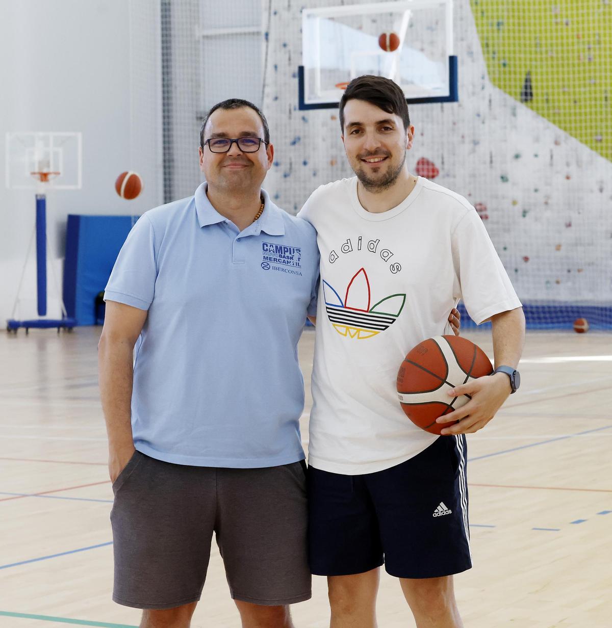 César Iglesias y Samuel Míguez, los entrenadores del equipo infantil Novobasket