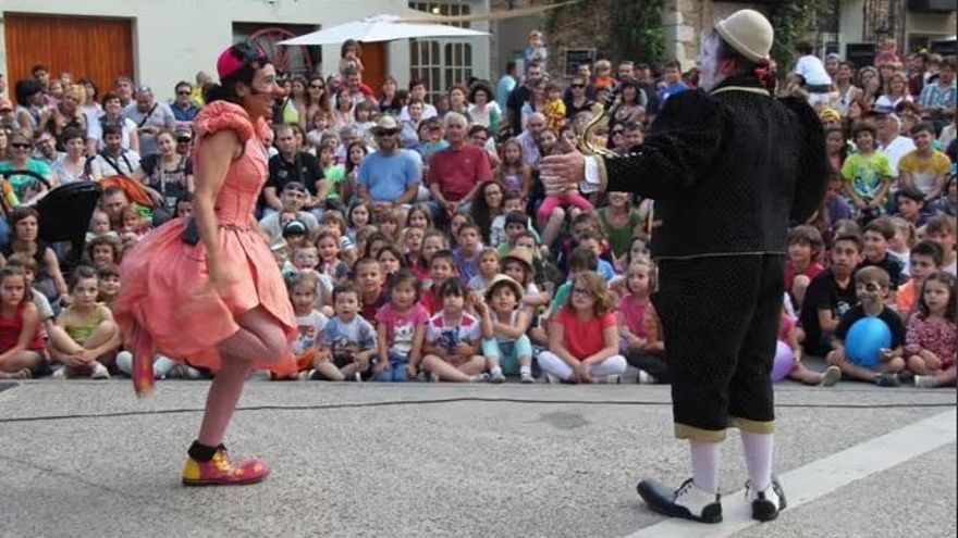 Humor i rialles en el 12è Festival de Pallassos i Pallasses de Vilanova de la Muga el 24 de maig