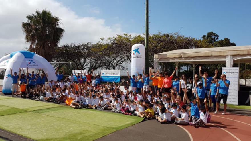 Voluntarios de &quot;la Caixa&quot; acompañaron a 140 menores en varias actividades.