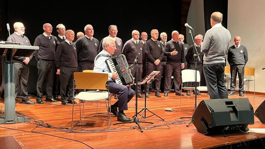 Pepín Robles, durante su actuación al inicio del homenaje.