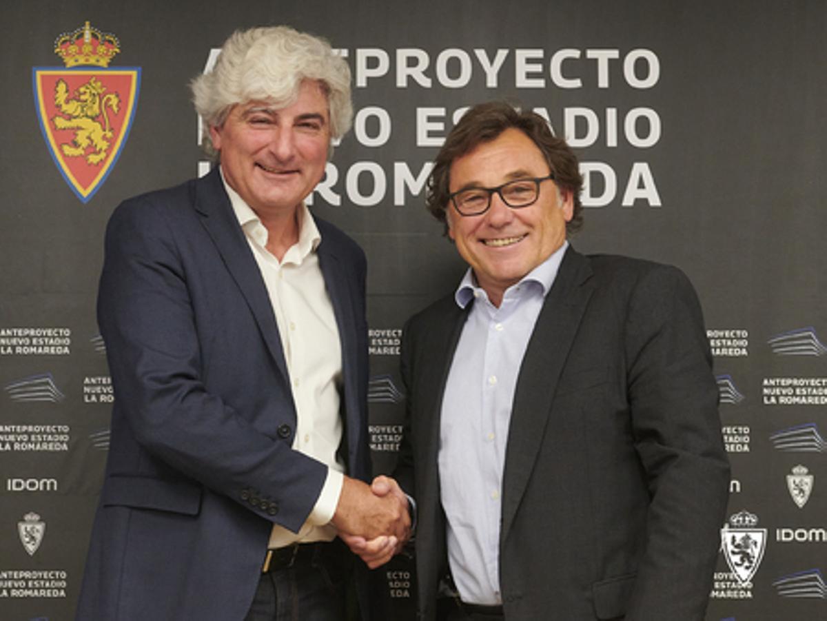 Sanllehí y Azcárate estrechan sus manos el día de la presentación del proyecto de la nueva Romareda.