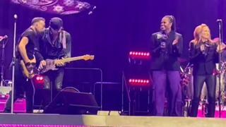 Michelle Obama, corista sorpresa en el concierto de Springsteen en Barcelona