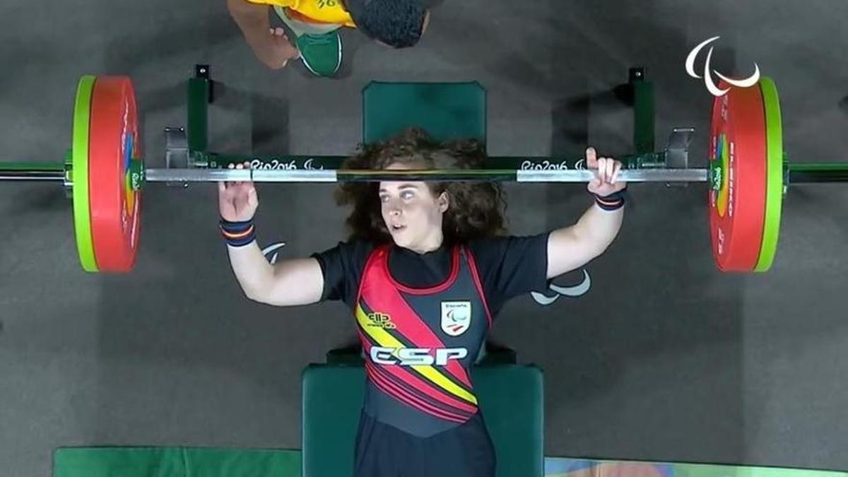 La halterófila española Loida Zabala durante una prueba