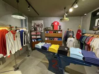 Las camisetas retro de fútbol vuelven a estar de moda: "Son una puerta a los recuerdos de la infancia"