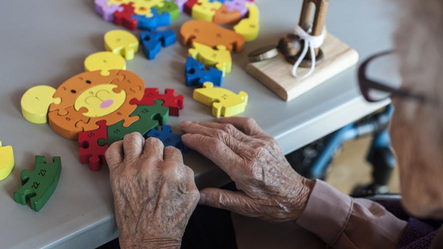 Embrollo familiar y entre jueces de Vigo: relegan a los otros dos hijos de una mujer con deterioro en favor de su &quot;chichí&quot;