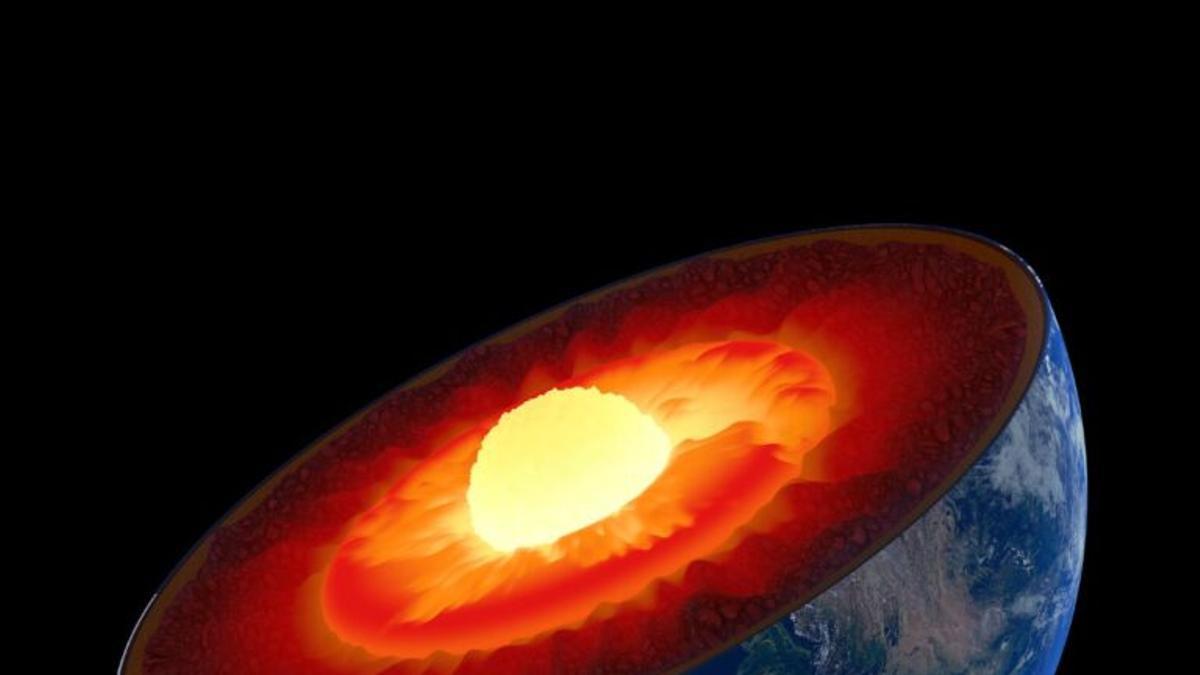 Algo asimétrico está ocurriendo en el núcleo de la Tierra, aunque no corre peligro de volcarse