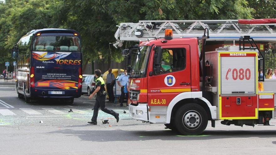 Un camión de bomberos en una intervención.