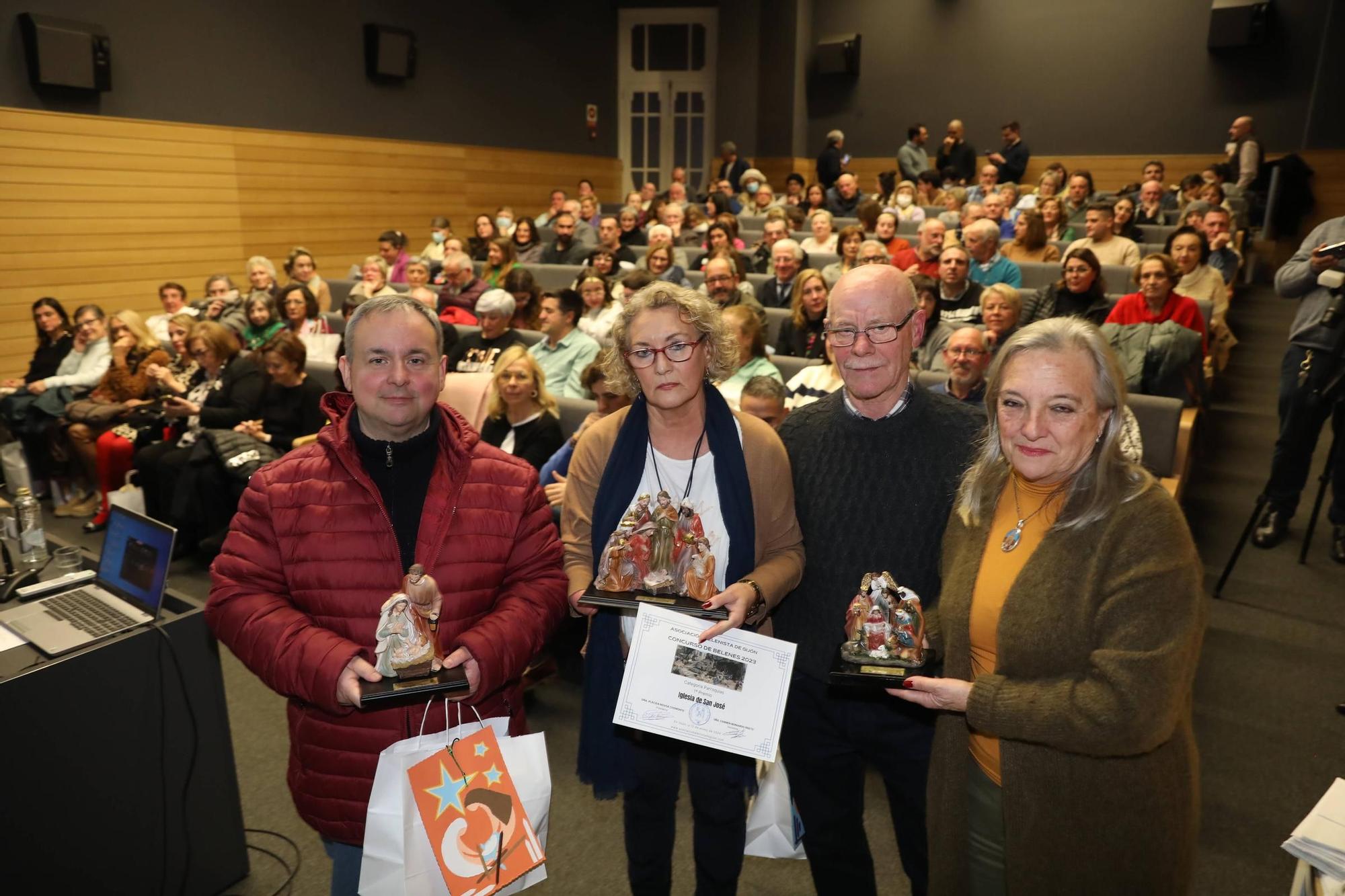 La Asociación Belenista de Gijón pone el broche a las navidades (en imágenes)