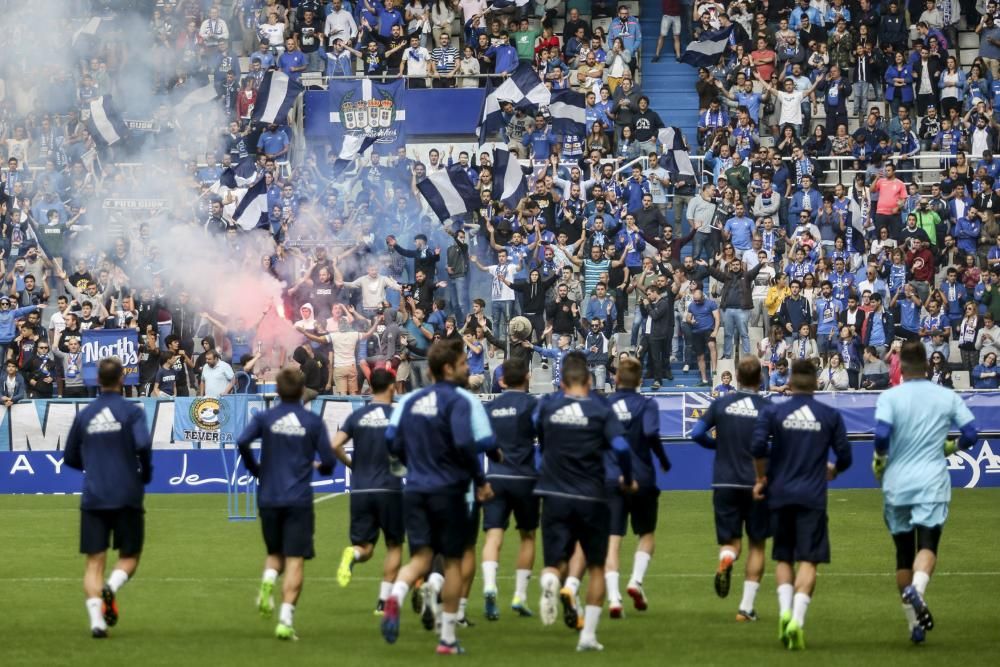 2.500 aficionados del Oviedo apoyan al equipo antes del derbi