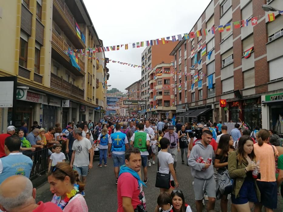 Ambiente festivo en el Descenso del Sella