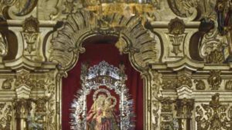 La Virgen del Pino baja del camarín