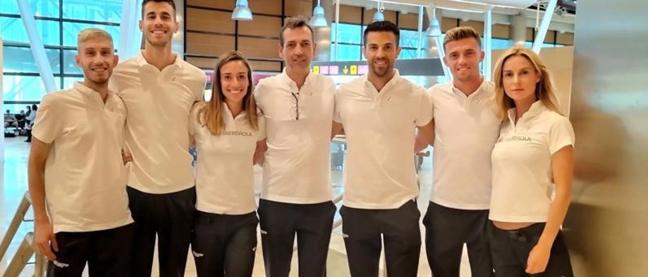 El equipo de 35km, con los atletas Álvaro López, Marc Tur, Laura García-Caro, el entrenador José Antonio Quintana, Miguel Ángel López, el fondista Carlos Mayo y Raquel González. | J.A.Q.