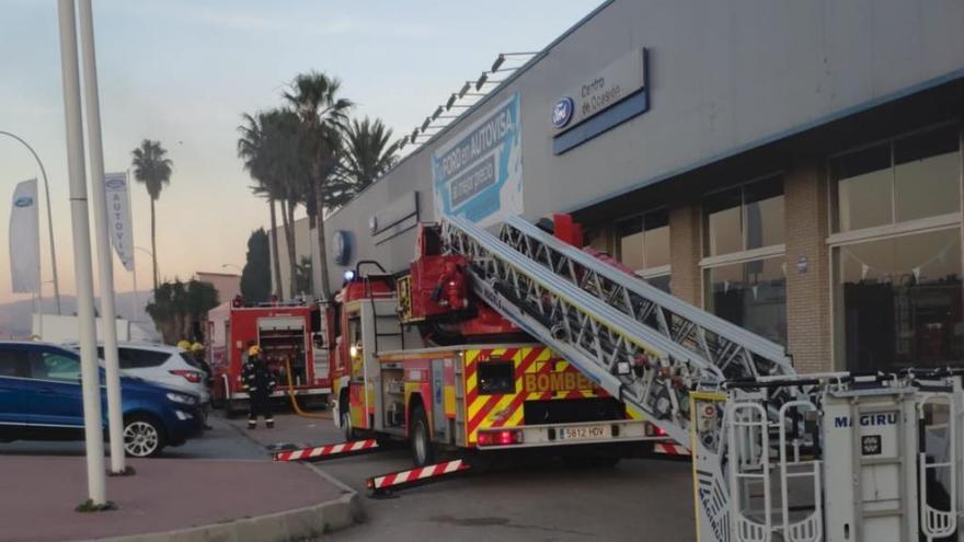 Incendio en el concesionario de Mazda en la avenida de Velázquez