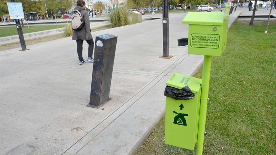 La ciudad contará con expendedores de bolsas para los excrementos de perros