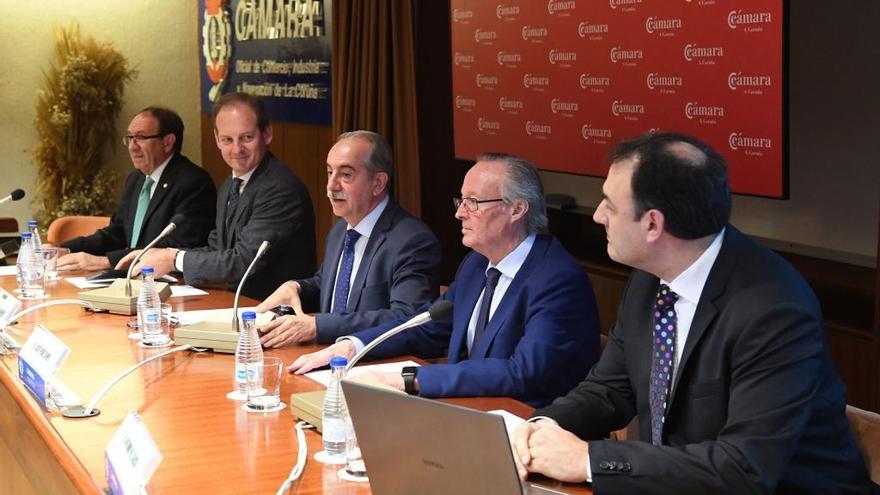 Un momento de la presentación del plan a empresarios e instituciones.