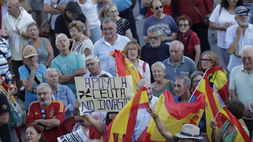 De los ritmos brasileños al "Que Viva España": así se vivió la concentración por Ceuta en Avilés
