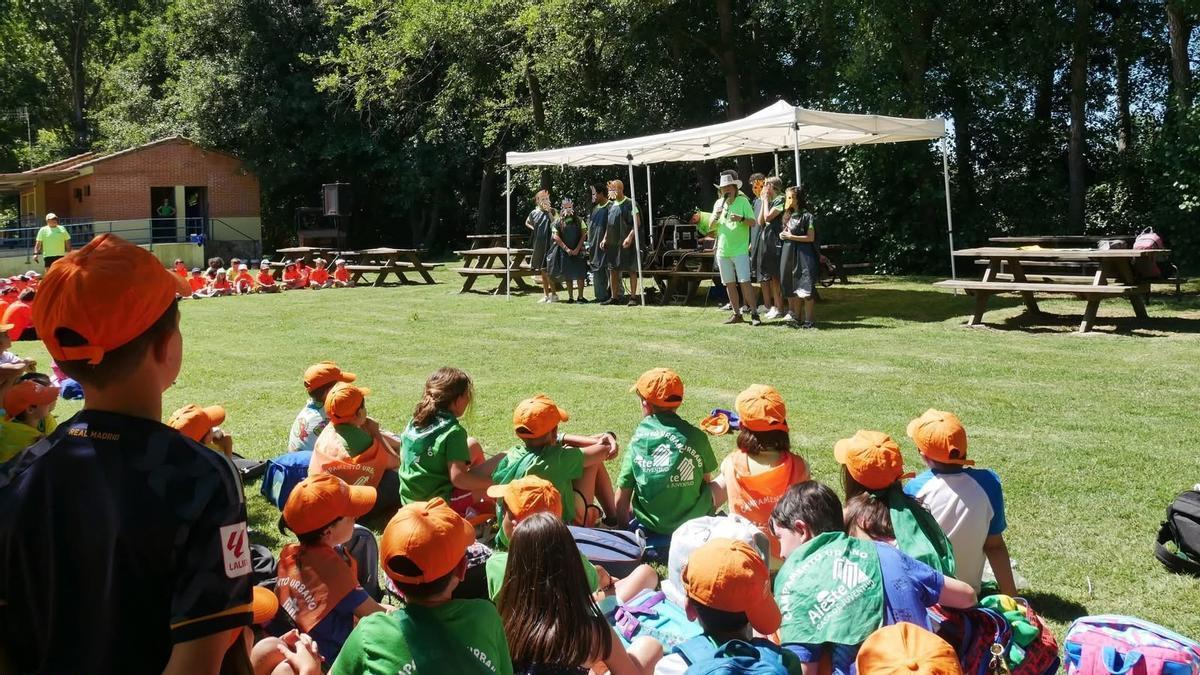 Una imagen del evento organizado por El Bosco hace un años también en Burganes de Valverde, junto al rio Tera.