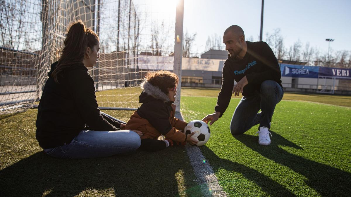 Juan Pablo Amantini, un futbolista amateur que quiere montar un partido de futbol solidario para recoger dinero para su hijo de 4 años con una enfermedad rara, el Coffin-Siris.