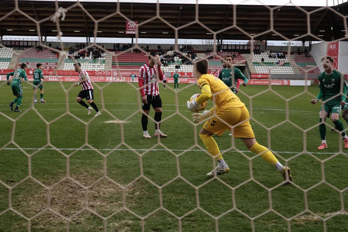 Imágenes del partido entre el Zamora CF y el Arenas de Getxo.