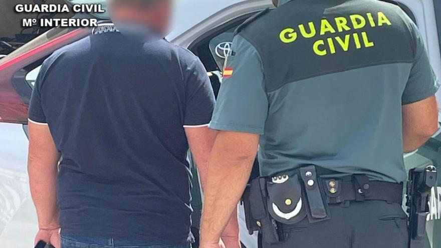 Momento de la detención del vecino de Meis acusado de agresión sexual en A Estrada.