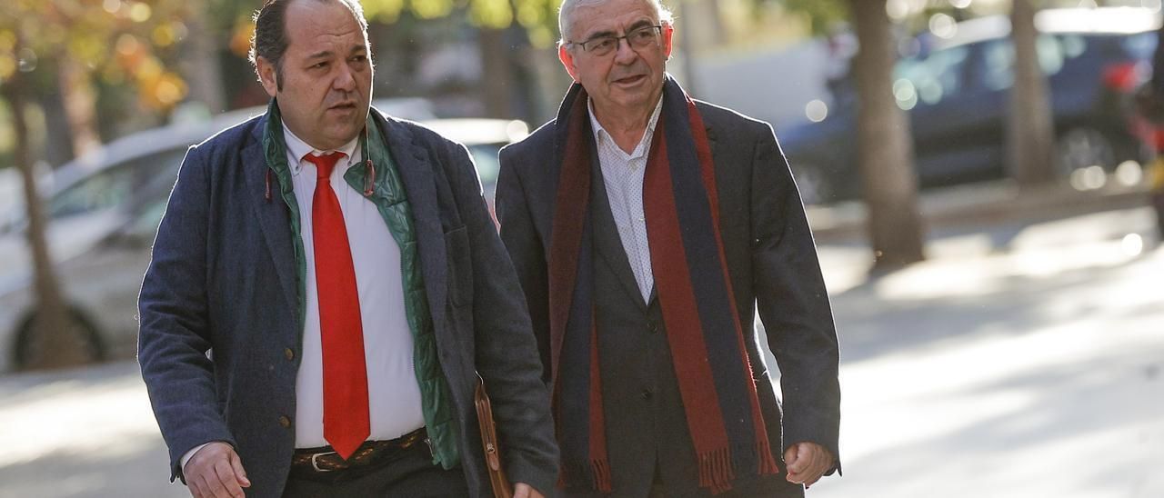 El exresponsable de Finanzas del PSPV-PSOE José María Cataluña el día que acudió al juzgado que investiga la supuesta trama de corrupción conocida como caso Azud.