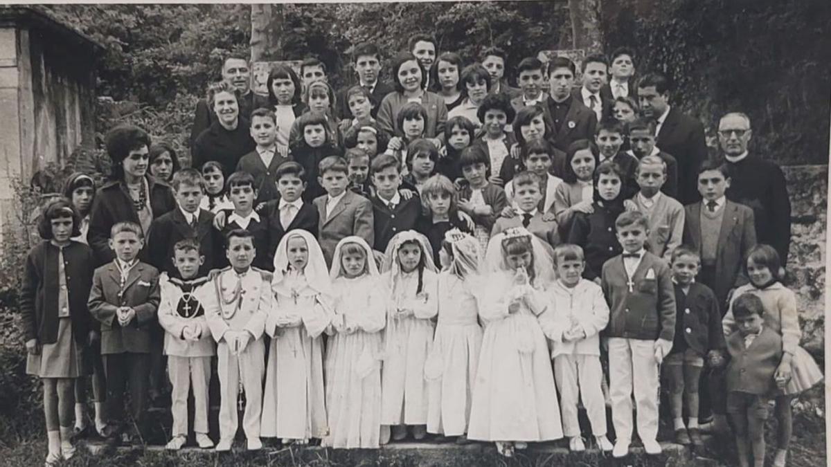 Comuñóns o 27 
de maio de 1964. 
|  Cedida