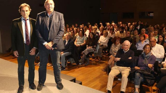 José Luis Carrasco y José Manuel 
Olivares, durante el Club FARO. 
|  José Lores