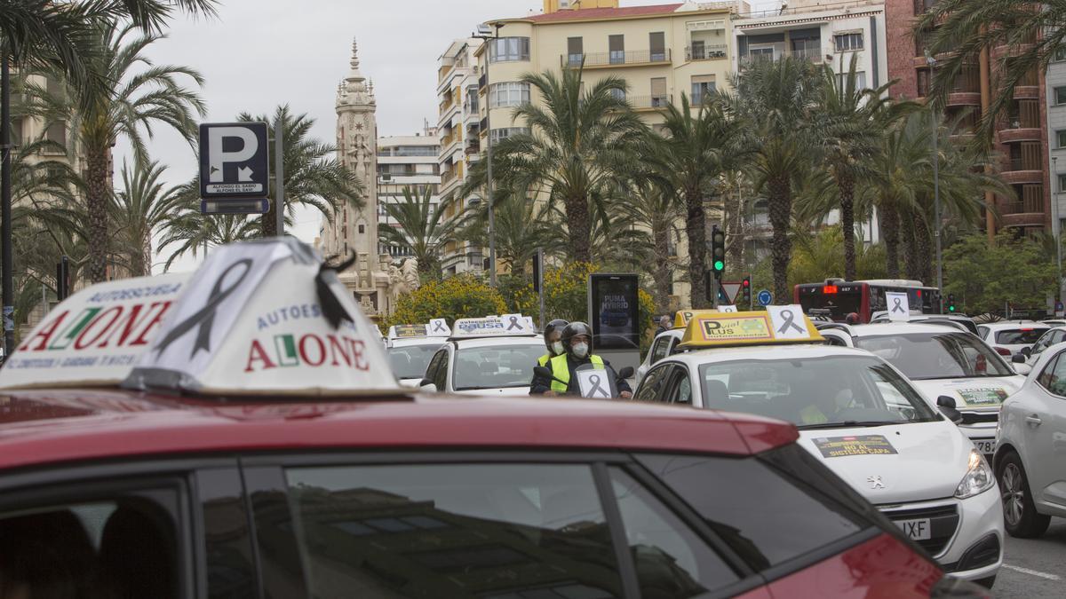 Protesta de las autoescuelas en Alicante