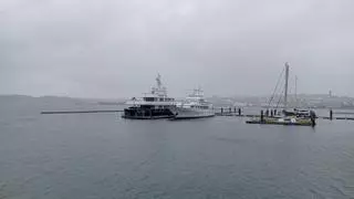Dos yates de lujo, invitados sorpresa en el Puerto de A Coruña