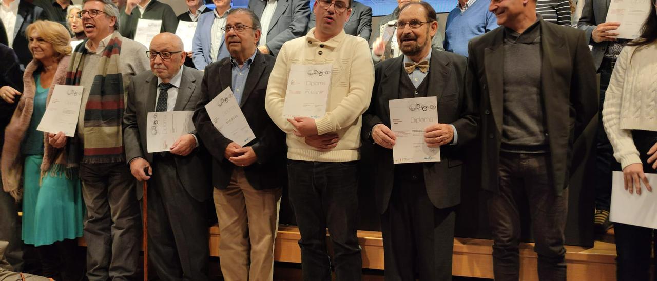 Josep Noguera al centre en la foto dels guardonats amb els premis Bonaplata