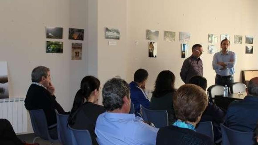 Reunión con empresarios y profesionales en Parada de Sil. // FdV