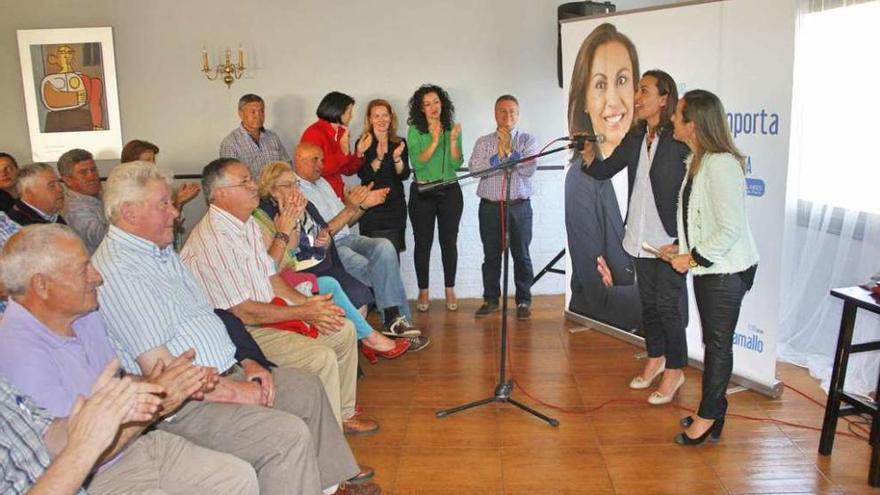 María Ramallo y Ethel Vázquez en el mitin de cierre de campaña del PP en Ardán. // Santos Álvarez