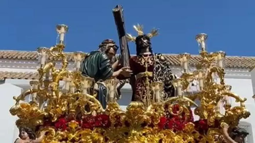 Vídeo | La segunda levantá del Señor de la Victoria, aún a las puertas de su templo, dedicada al malogrado Felipe Caballero
