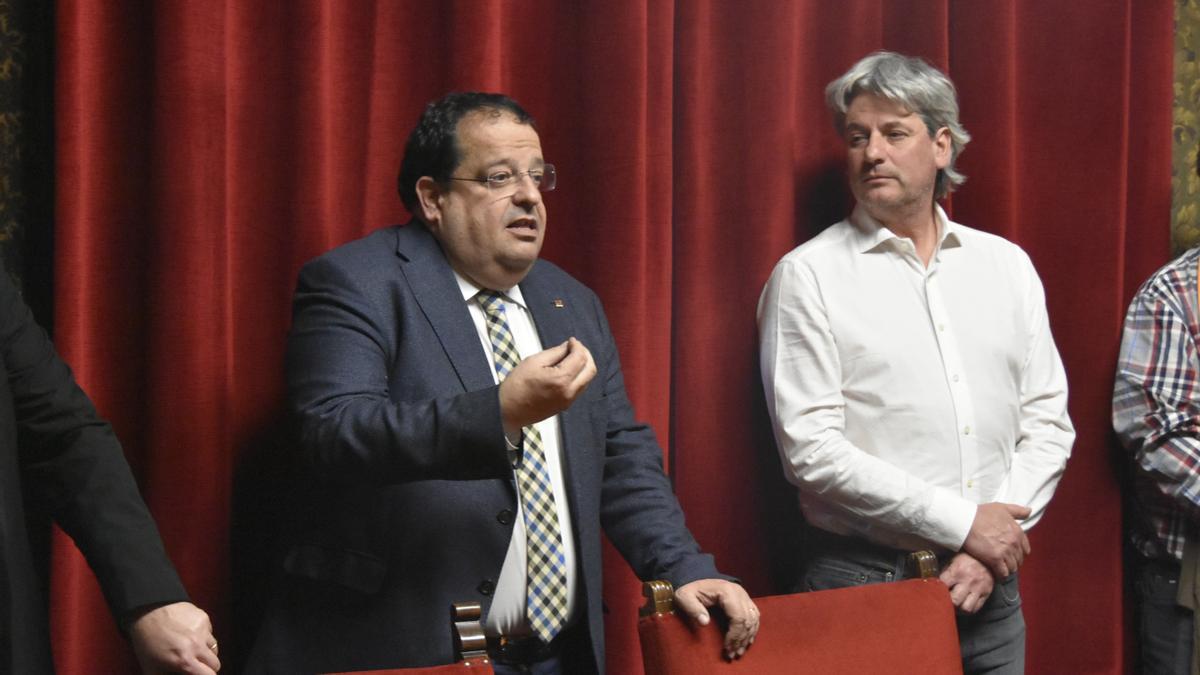 El conseller Joan Ignasi Elena amb l'alcalde de Moià, Dionís Guiteras