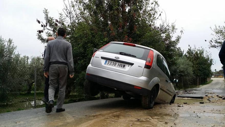 Así quedó ayer el coche de un lector en una carretera de La Vila