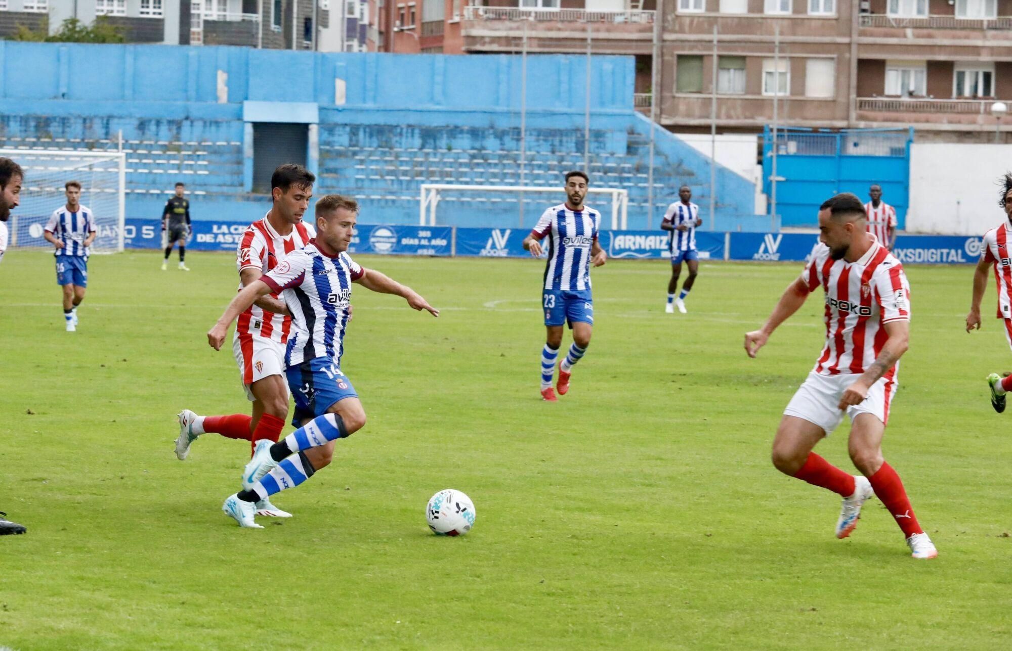 EN IMÁGENES: Partido amistoso entre Real Avilés y Real Sporting
