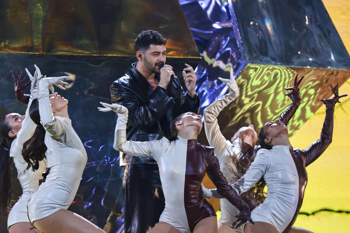 VIENNA (Austria), 12/05/2026.- Noam Bettan of Israel performs during the first semi-final of the 70th Eurovision Song Contest (ESC) in Vienna, Austria, 12 May 2026. The second semi-final of the ESC 2026 is scheduled for 14 May. The grand final will take place on 16 May. (Viena) EFE/EPA/HANNIBAL HANSCHKE