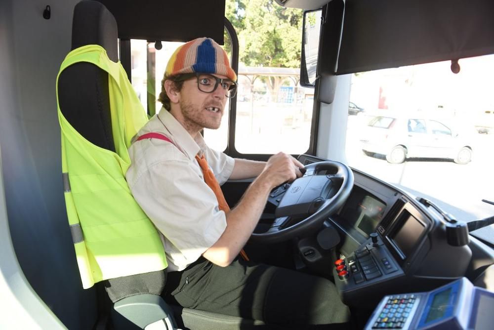 Mucho Más Mayo: actores en autobuses de Cartagena