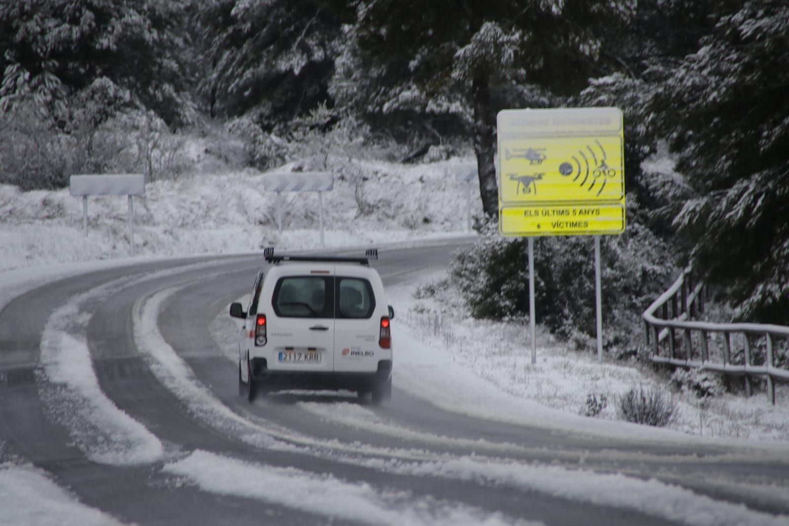 Alcoy amanece cubierta por la nieve