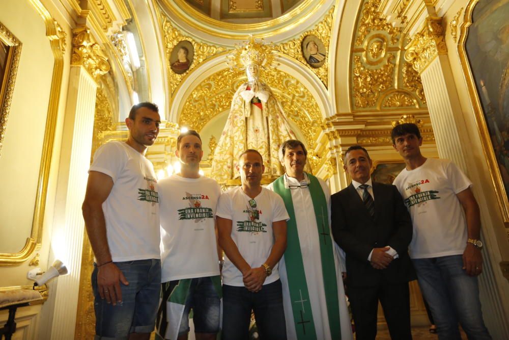 El Elche celebra su ascenso a Segunda División en una rúa por las calles de la ciudad