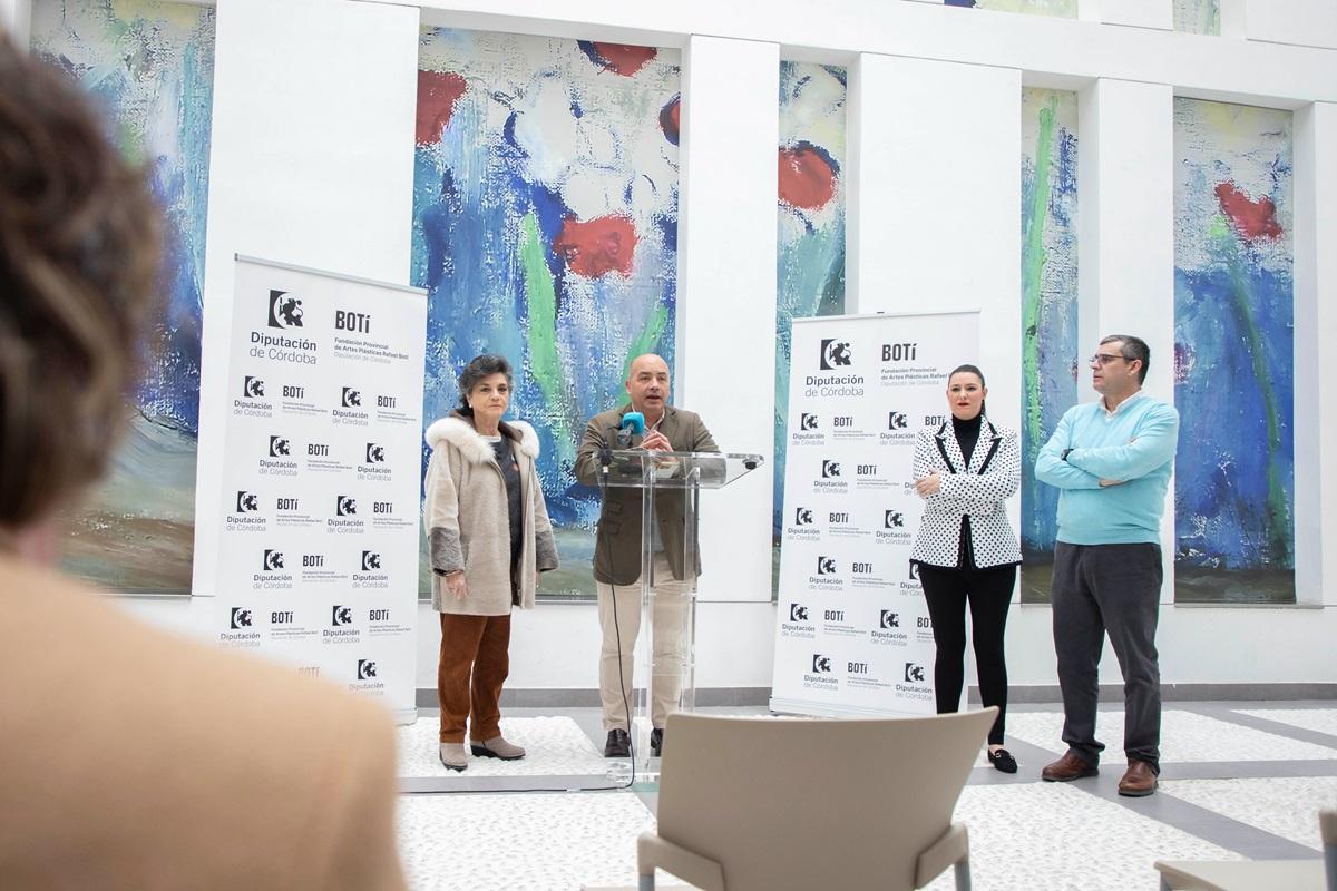 El delegado de Cultura de la Diputación y presidente de la Fundación Botí, Gabriel Duque, durante la presentación del nuevo catálogo.