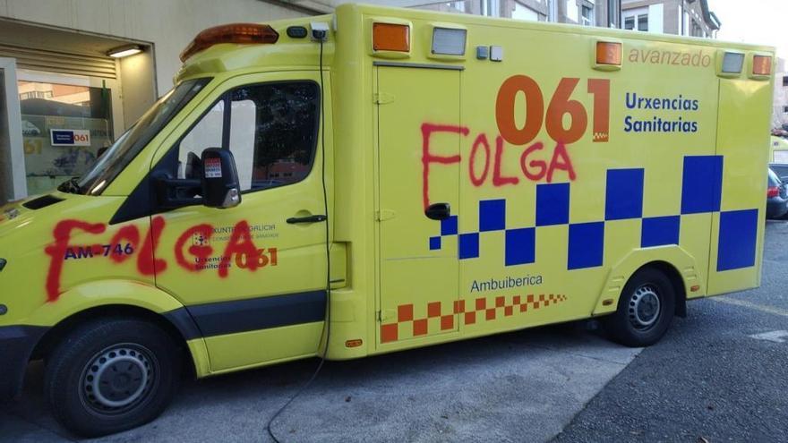 Pintadas en una ambulancia durante la huelga.