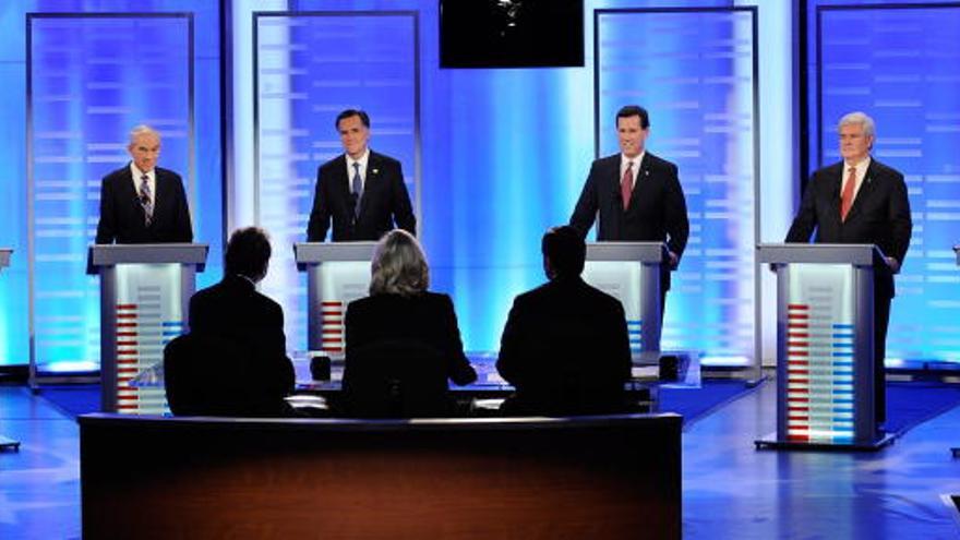 Los candidatos republicanos antes de comenzar el debate.